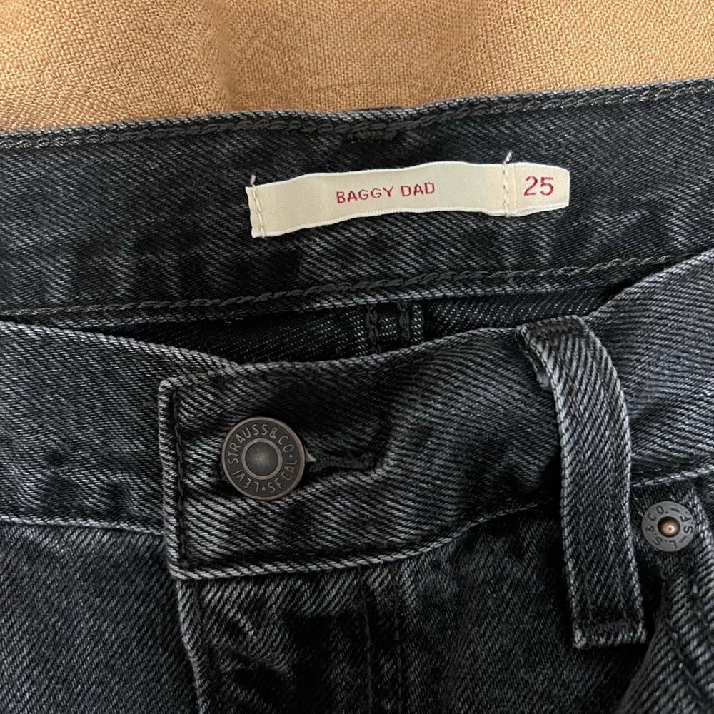 Black Levi baggy dad jean size 25